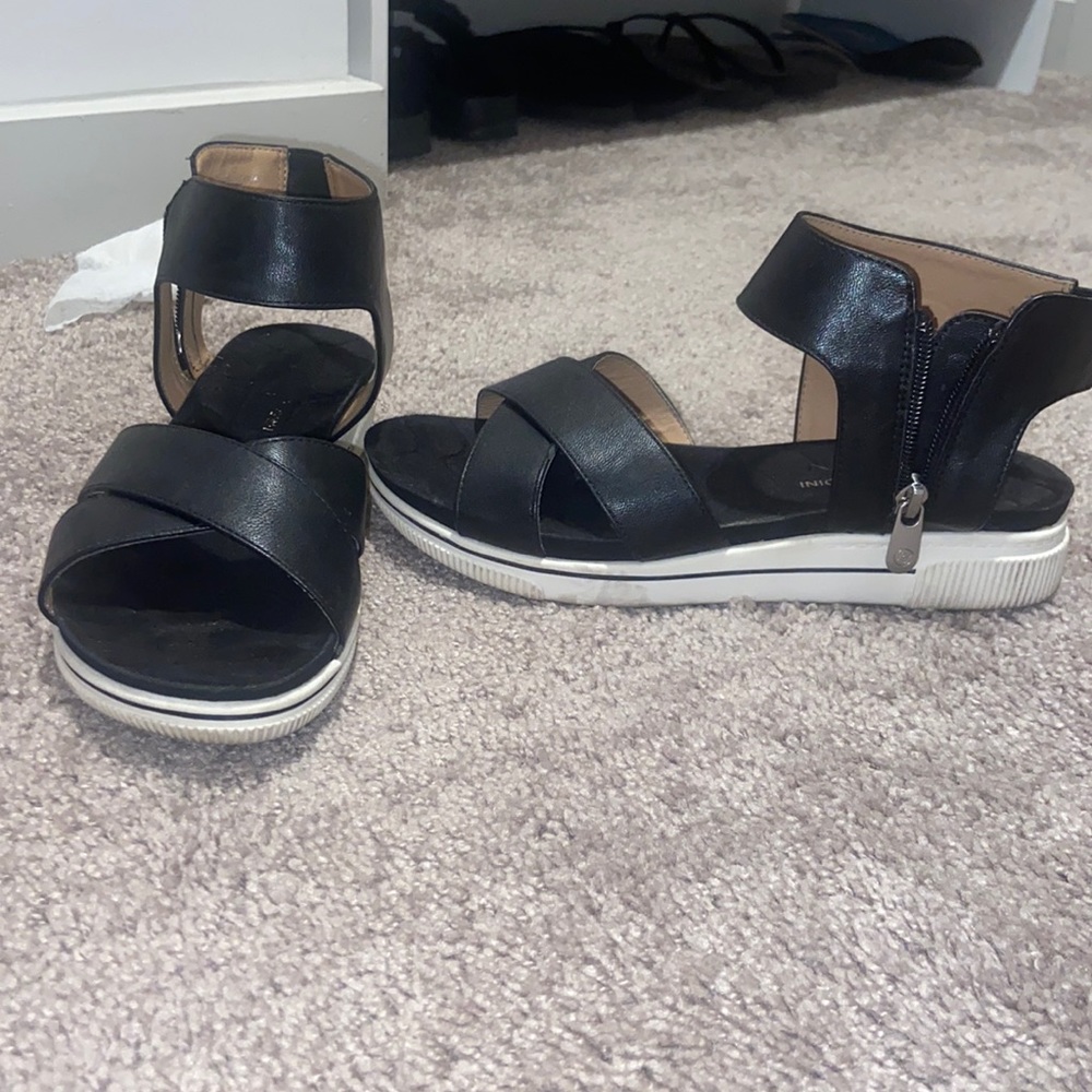Women’s black sandals
